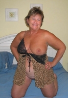 2HotPlayMilf